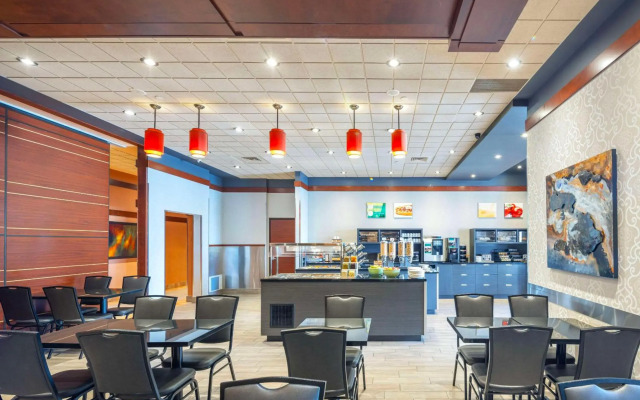 Quality Inn & Suites Levis