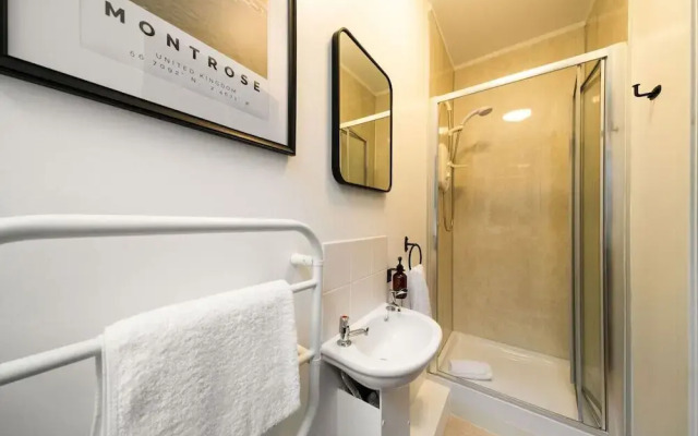 Clova Benmore Apartments