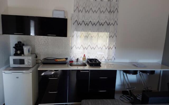 Corner Apartman 5