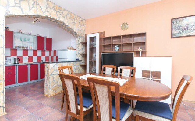 Nice Home in Vodnjan With Wifi and 4 Bedrooms