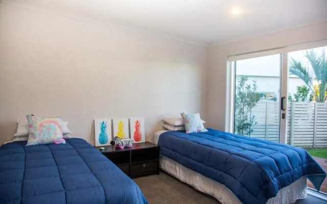 Waterfront Wonder - Matarangi Holiday Home