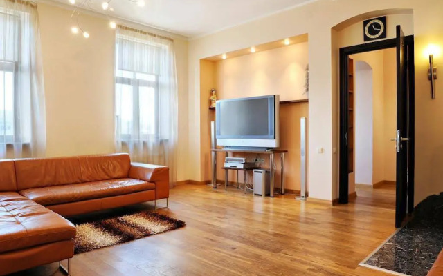 Raina Lux Apartment