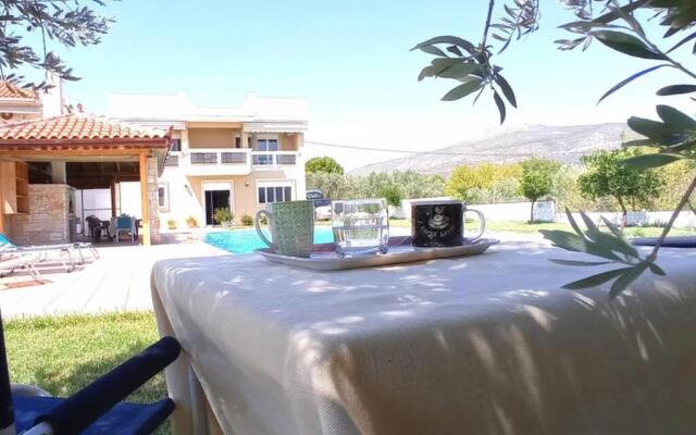 Villa IRENE Evia, 4 bdr, Pool, 500m to Beach