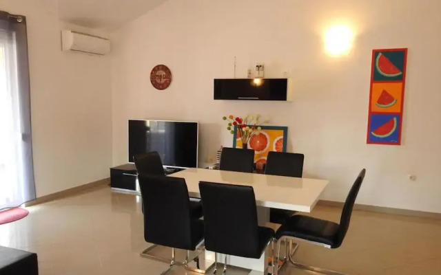 Expansive Ciovo Apartment With Sea-views, Balcony and Outdoor Dining