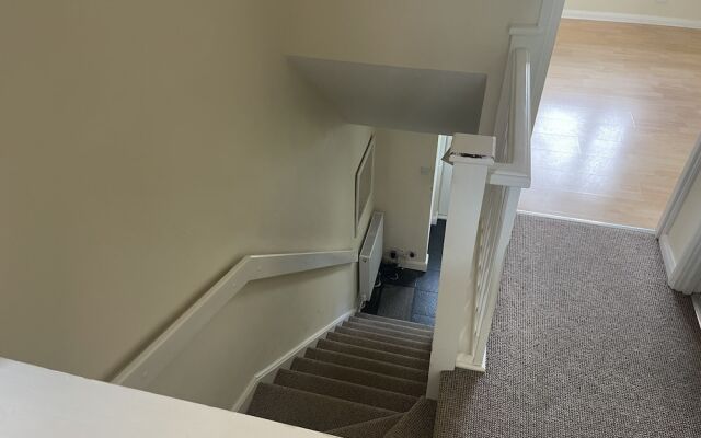3-bed House in Stoke-on-trent Free Sky Free Wifi