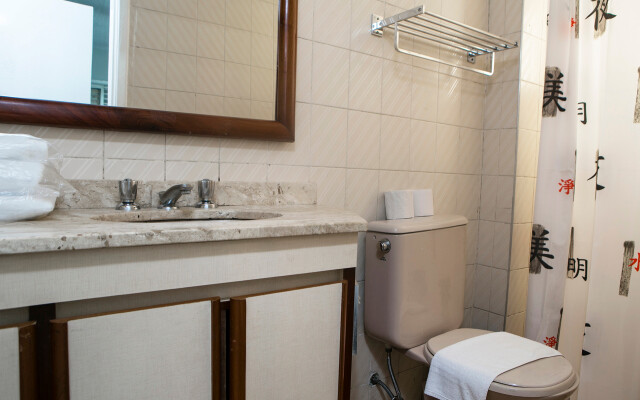 Central Plaza Flat