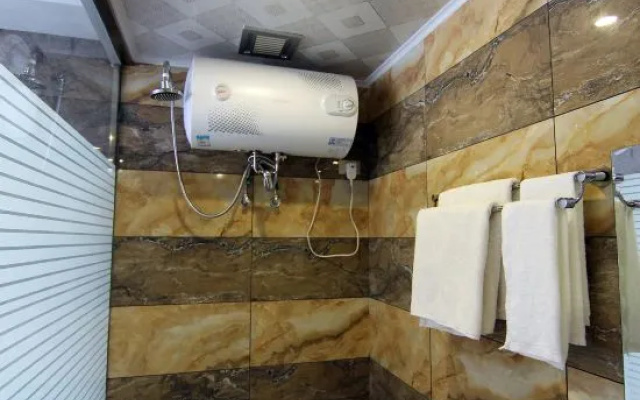 Yichun Hongmeiqi Express Hotel – Bathroom – Yichun