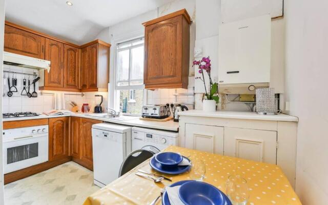 Groves 4 bedroom, Shepherds Bush