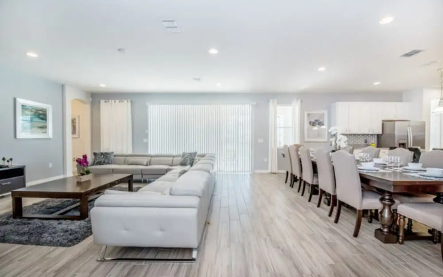 Oakwood Street Villa Solterra