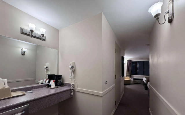 Super 8 by Wyndham Guelph