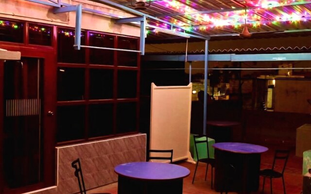 Redlollipop Hostel
