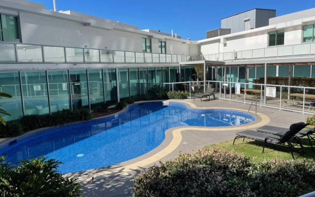 Beautiful 1 Bedroom Gold Coast Retreat With Free Parking