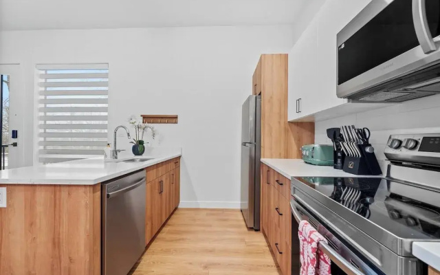 Luxurious Large 3 Bedroom Loft Saskatchewan Drive