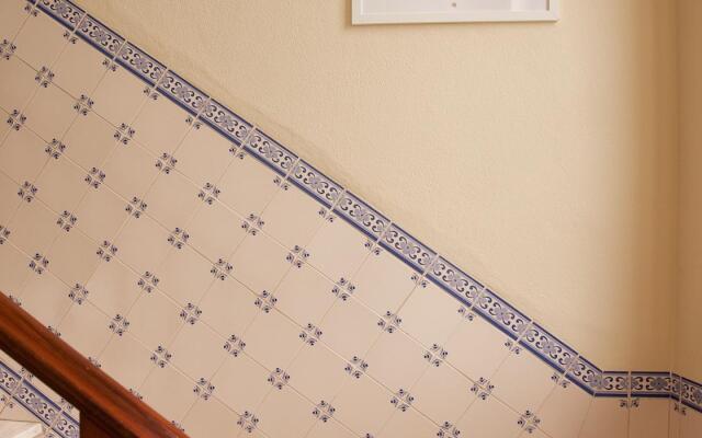 Ericeira Chill Hill Hostel & Private Rooms - Peach Garden