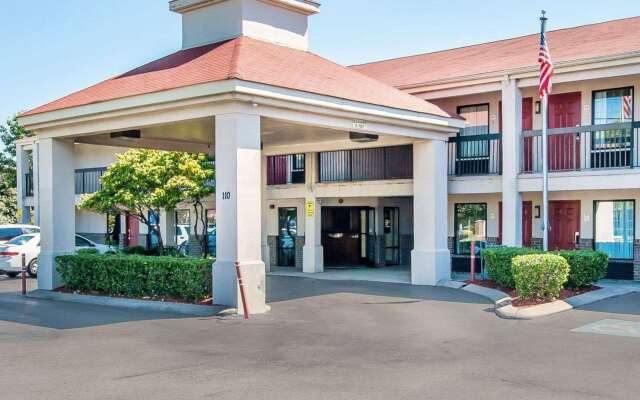 Econo Lodge Inn & Suites Murfreesboro Shopping District