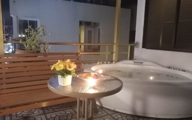 Qhkl Hotel