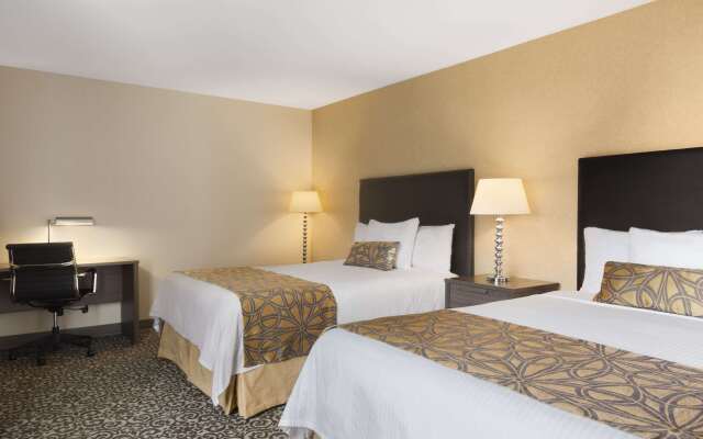 Travelodge by Wyndham Niagara Falls Fallsview