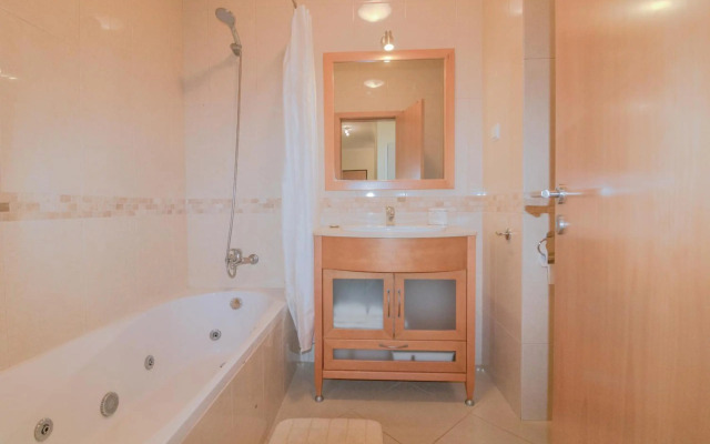 #004 Amazing T2 with seaview and pool 900m beach