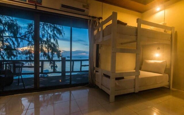 Goodtime Beach Hostel - Adults Only