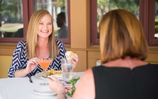 Carriage House Hotel