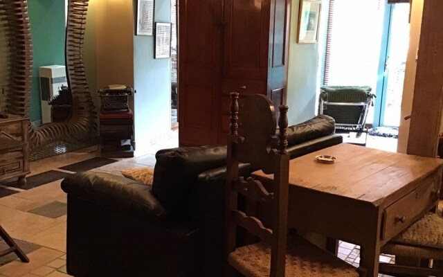 1940s Riverside Apartment