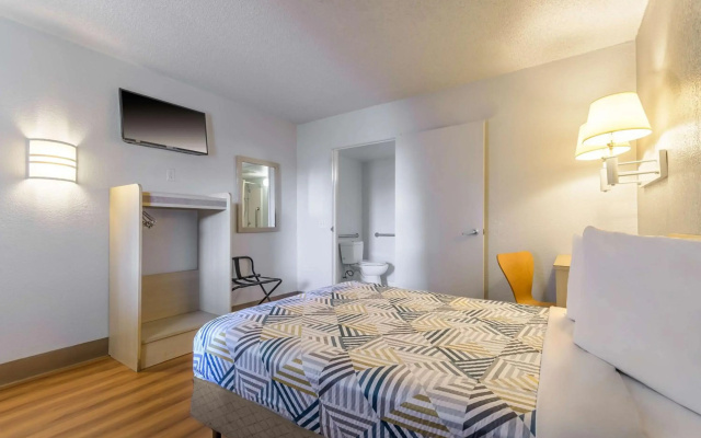 Motel 6 Hayward, CA – Silicon Valley Gateway