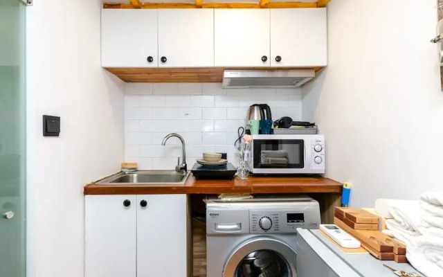Hard Candy Apartment No.8
