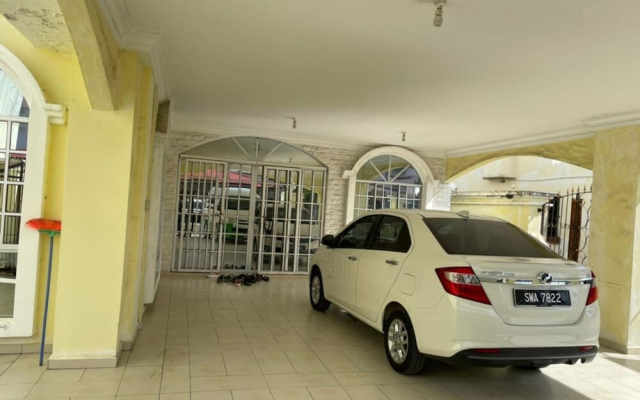 OYO Home 90425 Embun Homestay 1