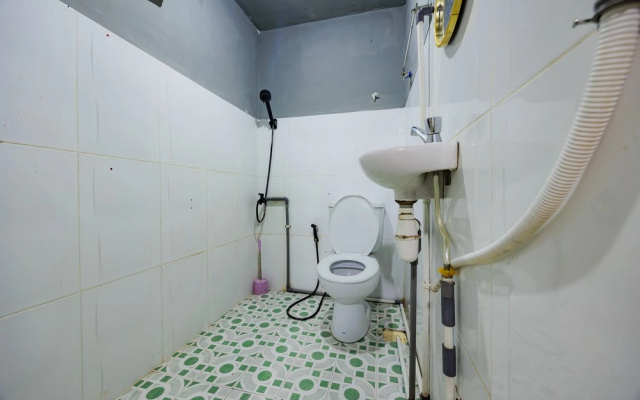 RedDoorz @ Marina City Waterfront – Bathroom – Batam