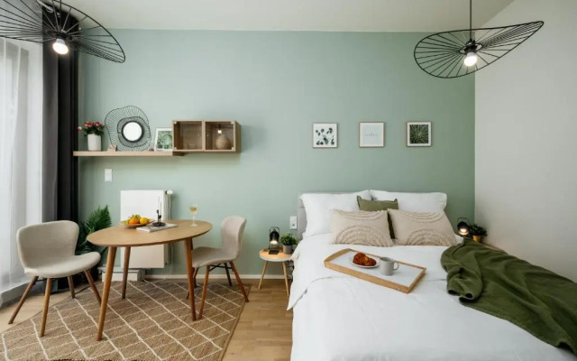 Spacious Studio in Smíchov by Prague Days