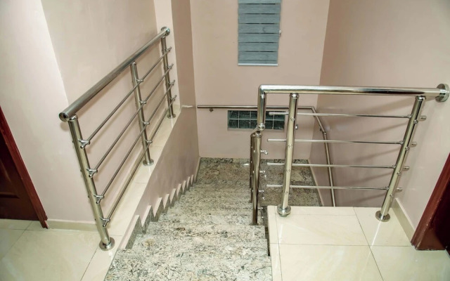 Everland Hotel and Suites