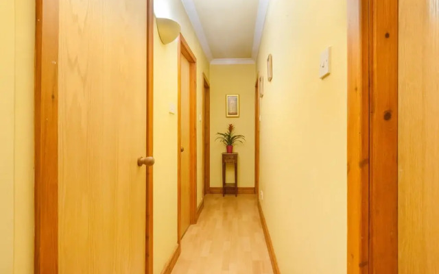 Dean Village with private parking