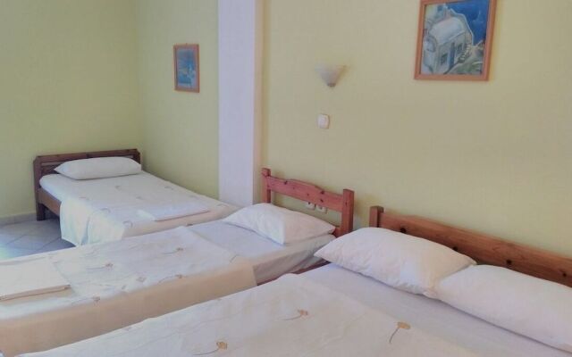 Finikas Apartments Polichrono