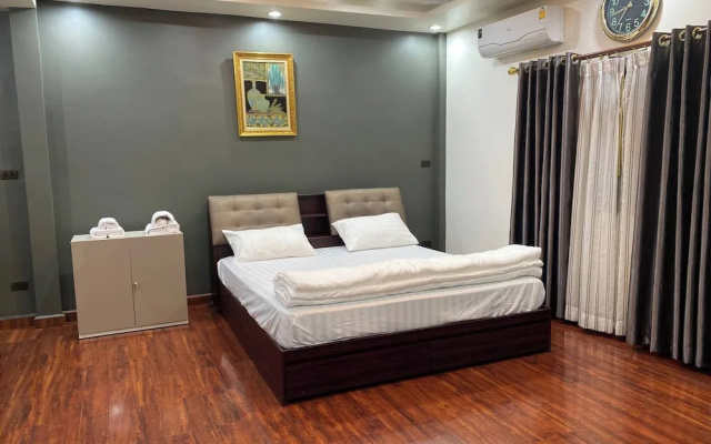 Beautiful 2 Story Newly Renovated Bungalow House