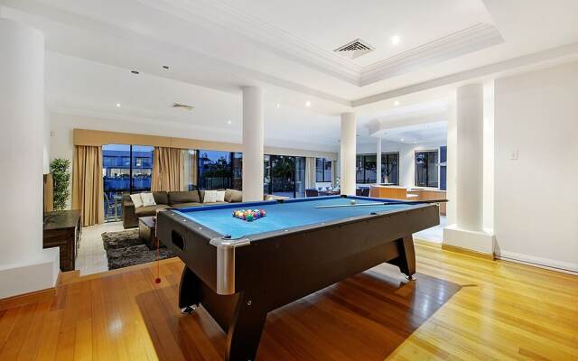 Stunning Lake Front House Amalfi Drive