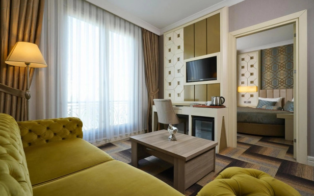 The Grand Mira Hotel