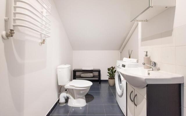 Bright&Stylish, Self Check-in, Centrally Located, by Cohost