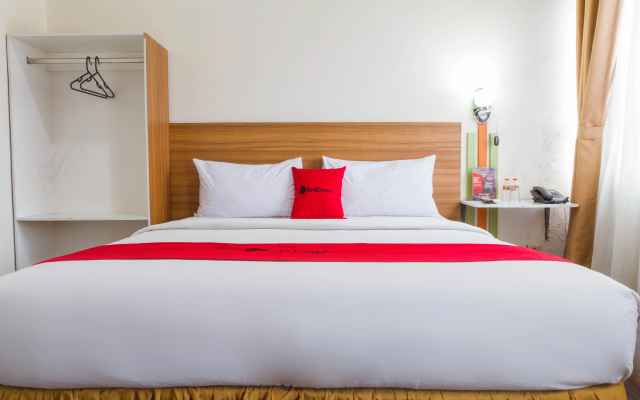 RedDoorz Plus @ Surapati 2 – Guest Rooms – Bandung