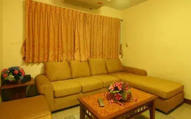 Omni Suites Apartment Hotel.