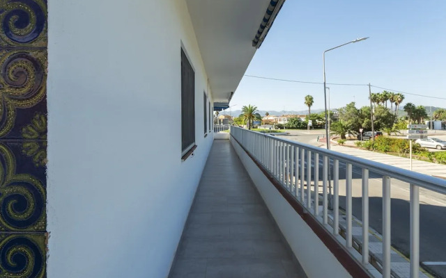 Cotton in Oliva With 3 Bedrooms and 1 Bathrooms