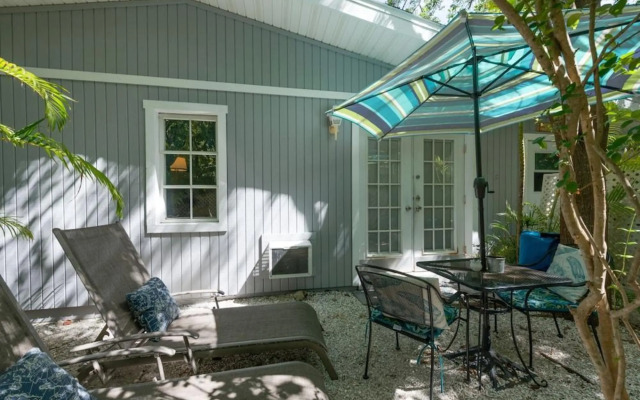 Tarpon Tale Inn
