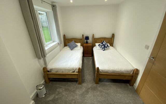 Ty Gwyn - 4 Bedroom Holiday Home