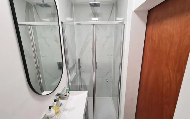 St Albans Stylish Suite With Kitchenette