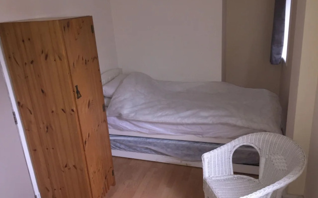 Large 2-bed House Derbyshire off Chatsworth rd