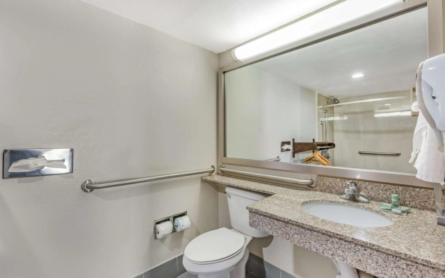 Super 8 by Wyndham South Holland