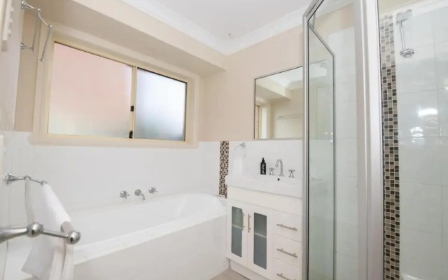 Park Villa Spacious 2 Bedroom Unit Close to CBD