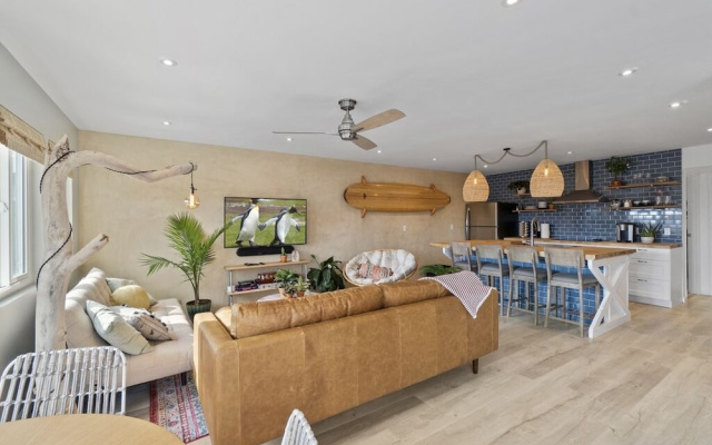 2BR Apt with Extended Deck Frontyard