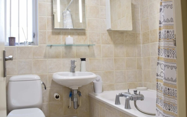 Charming 2 Bedroom Home 3 Near Arsenal Station