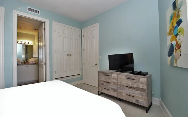 Grand Pointe 702