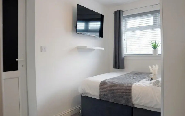 City Centre House with EV Parking